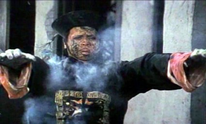 Scena_vampiro_fiato_Robo_Vampire